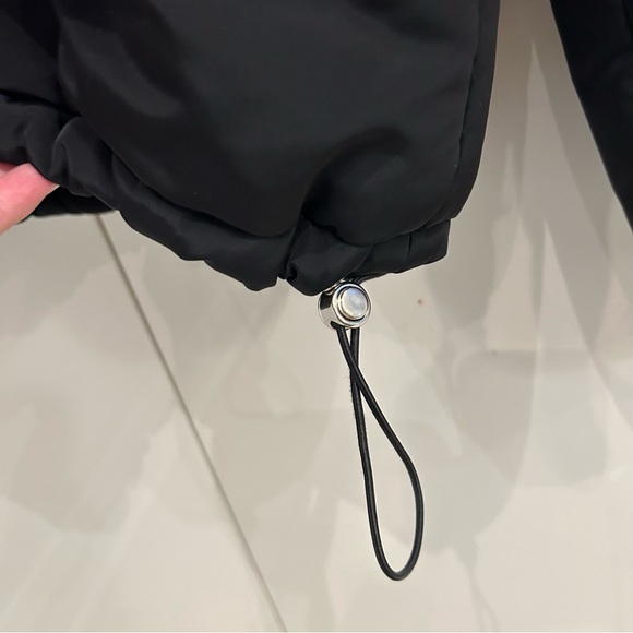 Alo athletic tang top size small black and white has small flaw - Picture 2 of 5